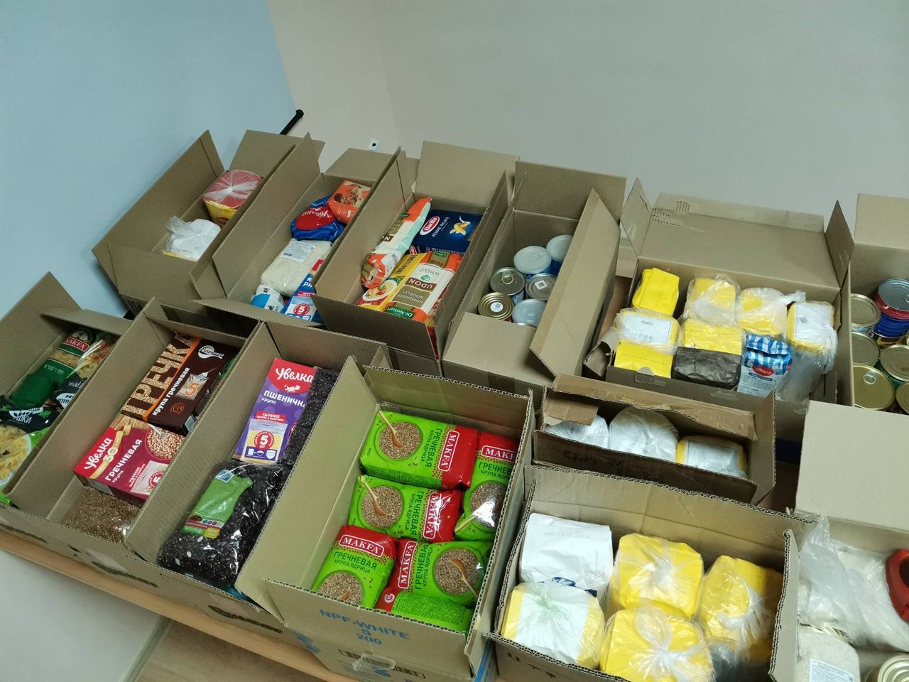 Бизнесмены ВАО отправили тонны продуктов и снаряжения на фронт