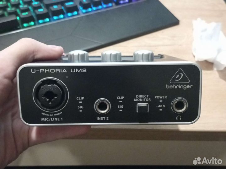 Внешняя аудиокарта Behringer u-phoria UM2