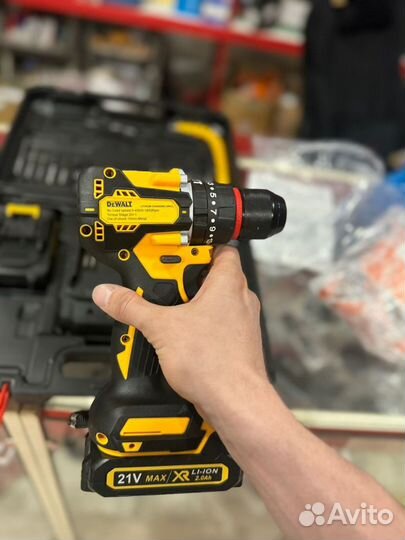 Шуруповерт аккамуляторный дрель DeWalt XR Li-Ion