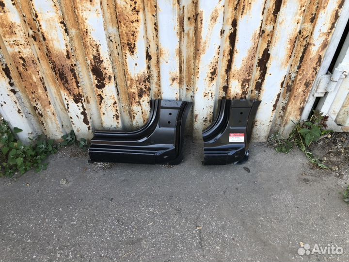 Порог правый передний уголок KIA RIO