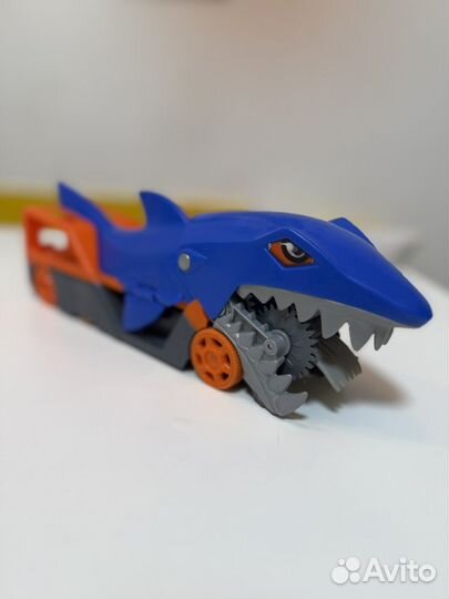 Машинка акула hot wheels