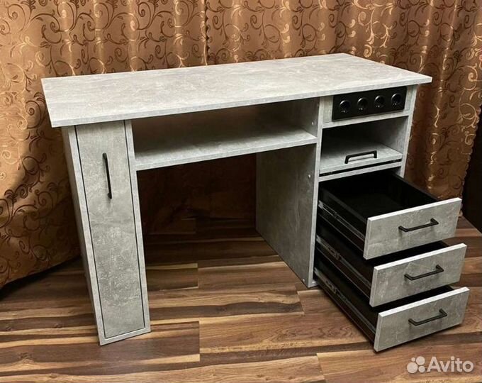 Стол маникюрный