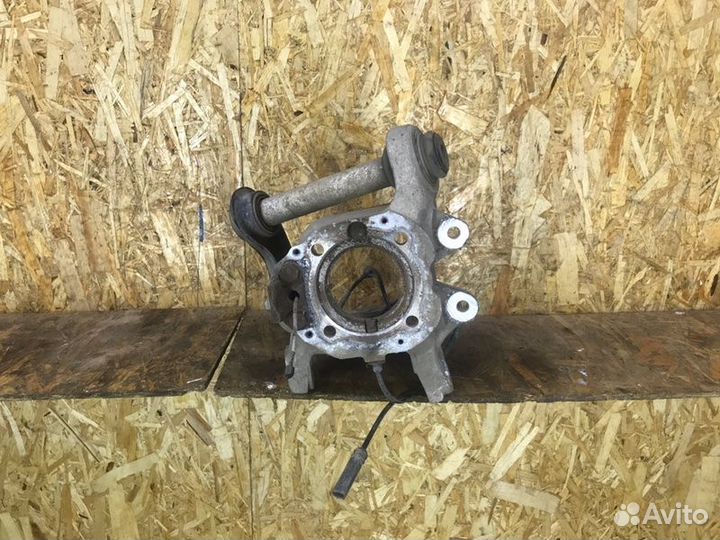 Цапфа задняя правая Bmw X5 E70 универсал 4.8 2008