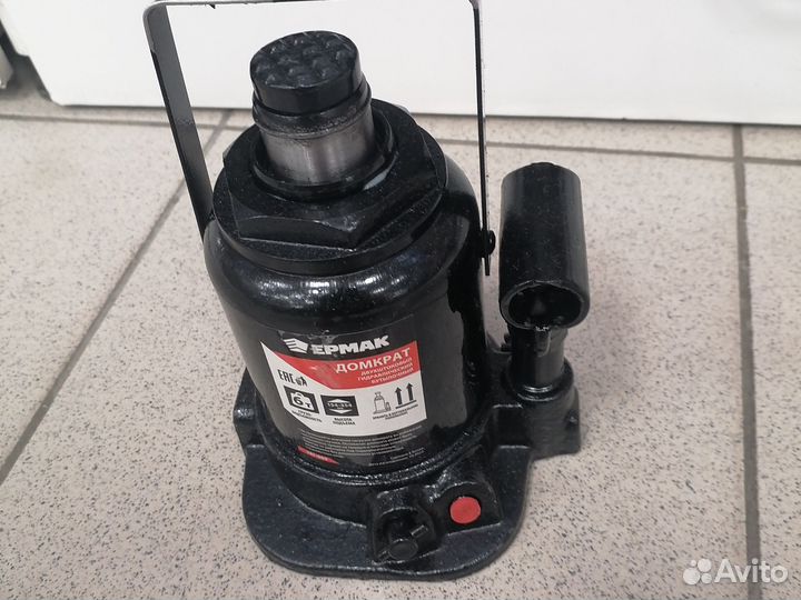 Домкрат бутылочный