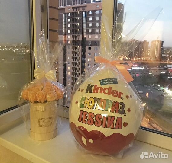 Большой Киндер и букет мыльных роз 19шт