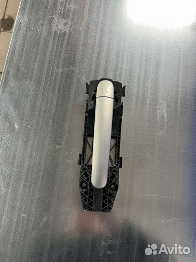 Ручка двери правая vw polo седан с основанием