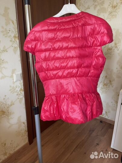 Жилетка женская44 размера бренд очень красивая