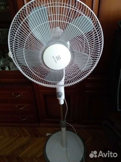 Вентилятор напольный Электролюкс EFF1003D