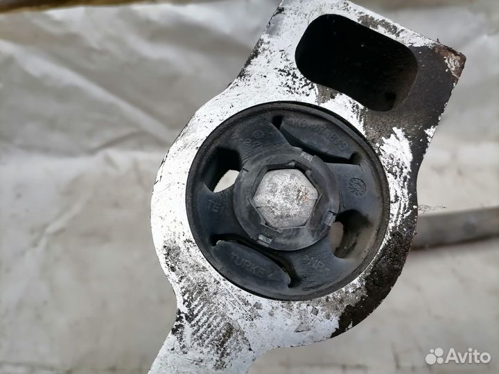 Рычаг подвески передний правый Volkswagen Passat b6 3C2 3C5