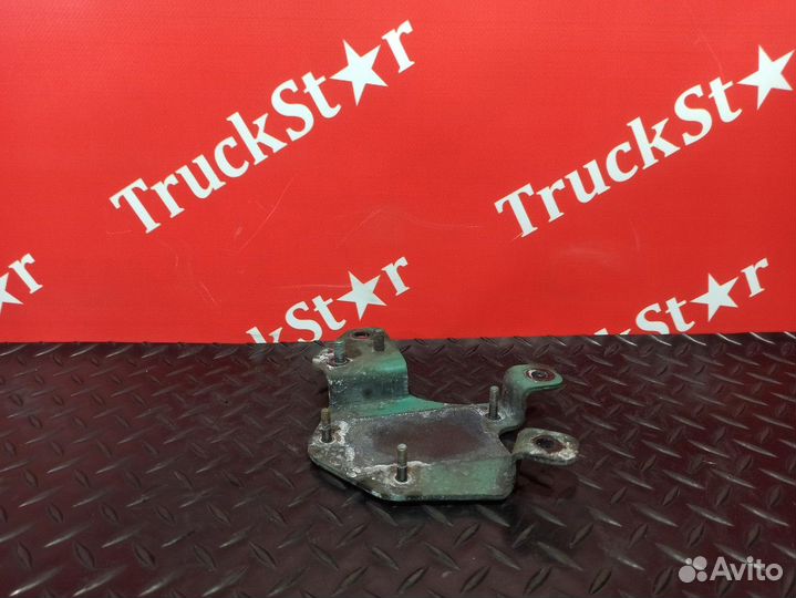 Кронштейн реле подогрева двигателя Volvo FH