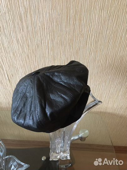 Стильный кожаный женский берет р. 56-58