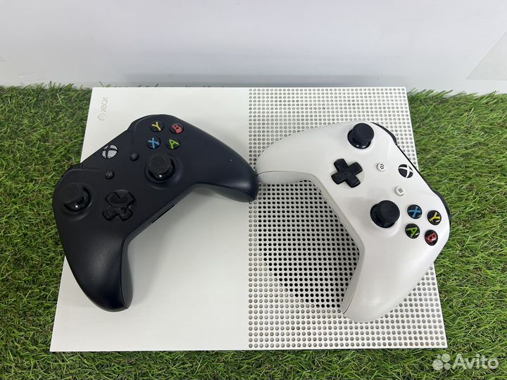 Xbox One S 1 тб + один геймпад