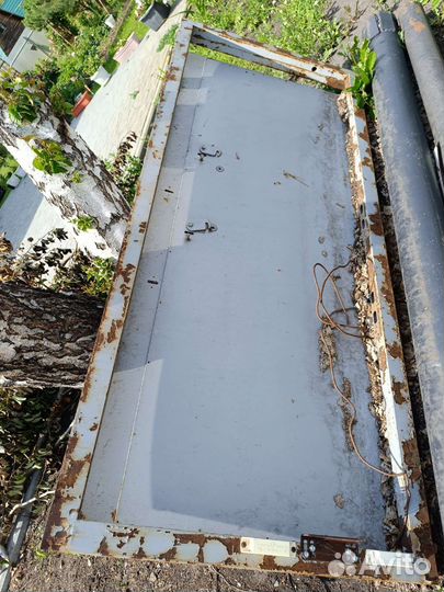 Металлическая сейфовая дверь бу