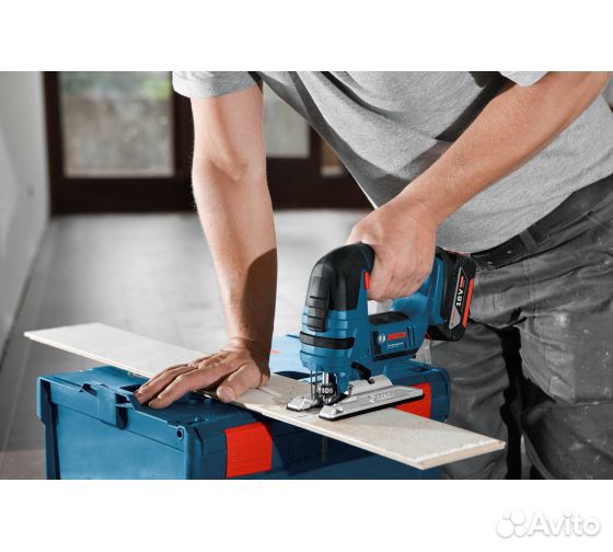 Лобзик акк bosch GST 18V KIT