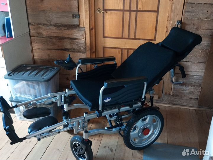 Инвалидное кресло с электроприводом