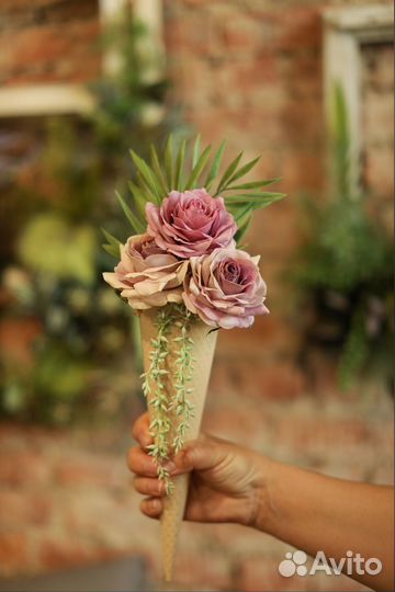 Композиции из искусственных цветов на заказ