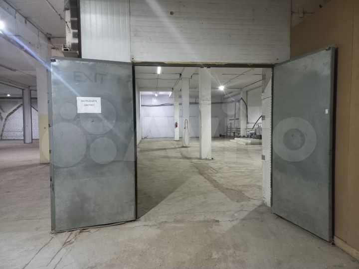 Склад, 930 м²