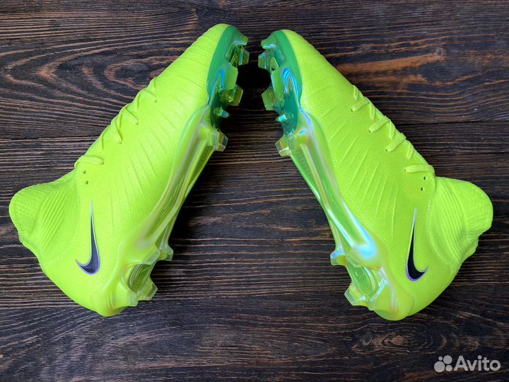 Футбольные бутсы Nike Phantom Luna Elite FG