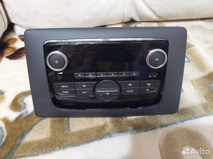 Магнитола автомобильная новая на Рено Дастер