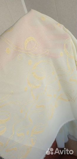 Прозрачная тонкая ткань