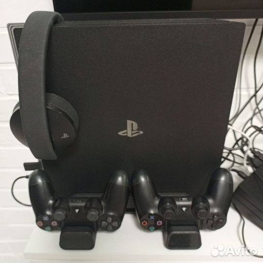Ps4 pro 1tb с VR