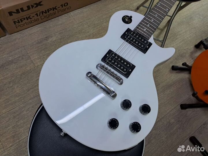 Электрогитара белая корпус Les paul