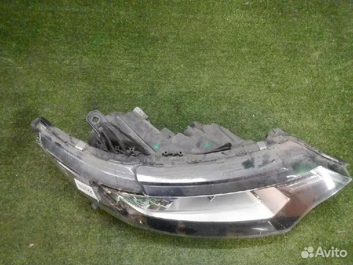 Фара правая Mitsubishi Outlander