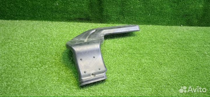 Воздуховод передний правый Ford Focus 2 седан 1.8