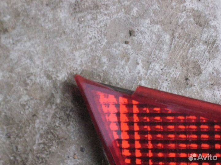 Фонарь левый внутренний Mitsubishi Carisma хэтч