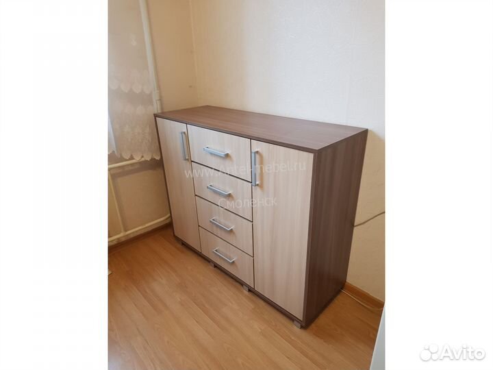 Комод с дверцами