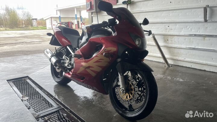Honda CBR600F4