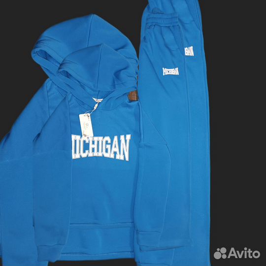 Спортивный костюм женский