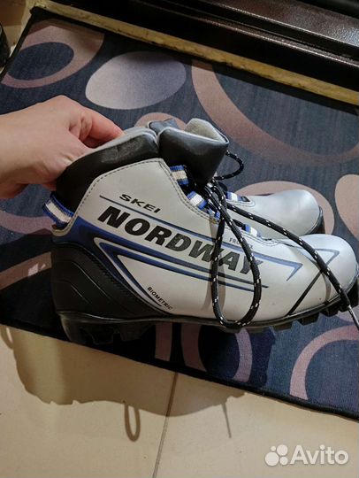 Лыжные ботинки