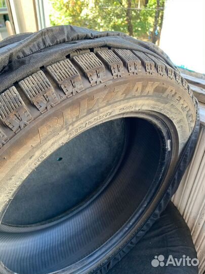 Bridgestone Blizzak Revo GZ 215/55 R17