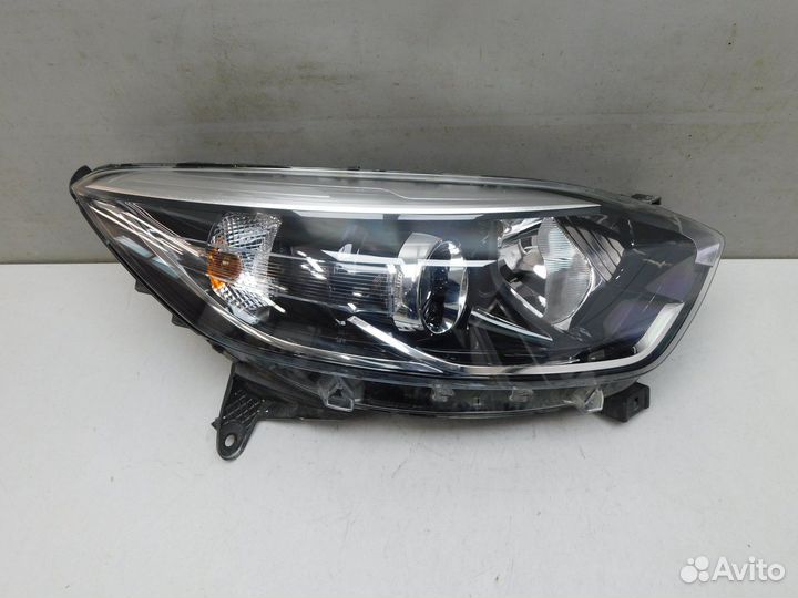 Фара правая Renault Kaptur 260108765R