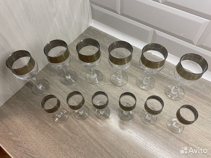 Набор бокалов и рюмок