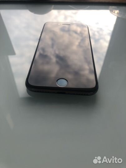 Телефон iPhone 8 64 gb
