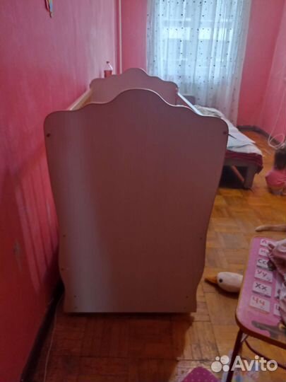 Детская кроватка с маятником и ящиком