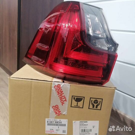 Фонарь левый Lexus LX 570