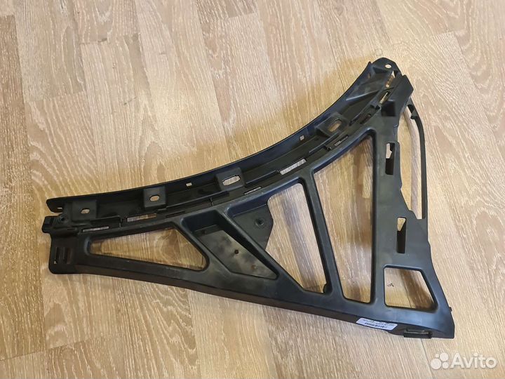 Кронштейн переднего бампера Porsche Cayenne