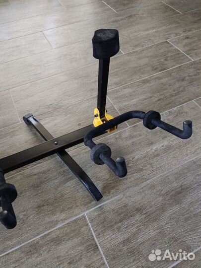 Гитарная стойка Hercules на три гитары