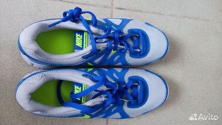 Nike revolution 2