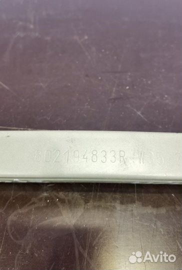 Направляющая стекла двери передняя правая Renault