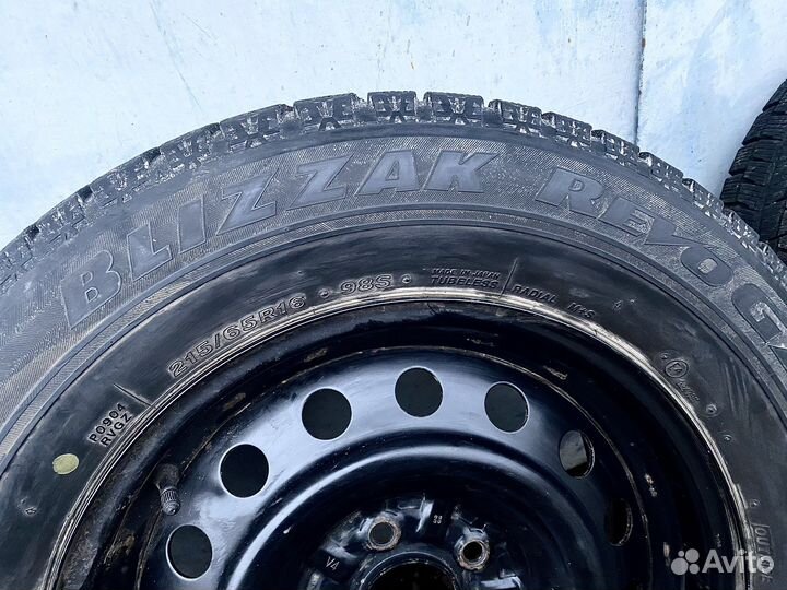 Bridgestone blizzak revo gz 215 65 r16