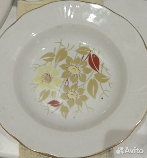 Коллекционные масленки и тарелки