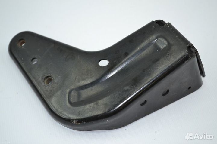 Кронштейн подножки, левый mercedes-benz Actros MP4