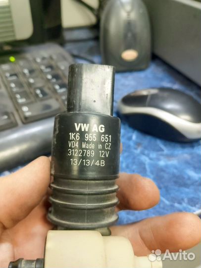 Насос бачка омывателя Skoda Yeti 09-18г