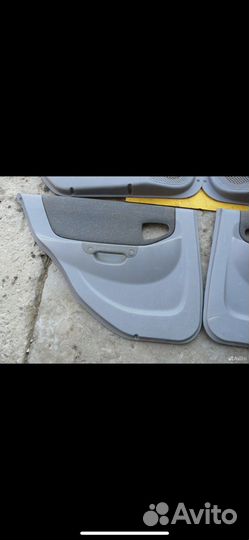 Обшивки задних дверей hyundai accent