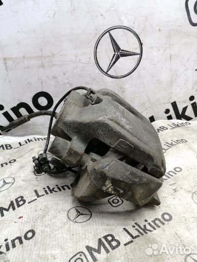 Суппорт передний правый Mercedes Ml W164