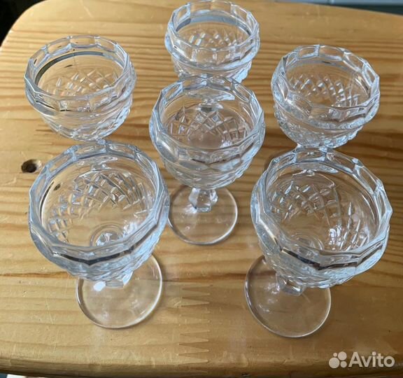 Рюмки на ножке